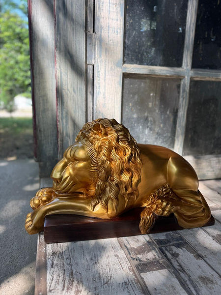 Reclining Lion~