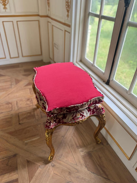 Louis XV dramatic tabouret~