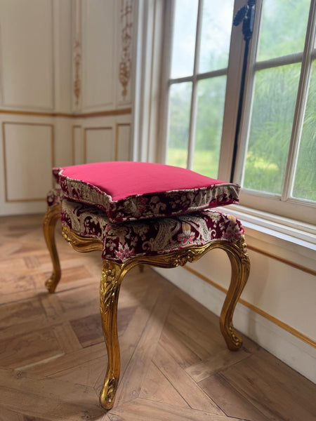 Louis XV dramatic tabouret~