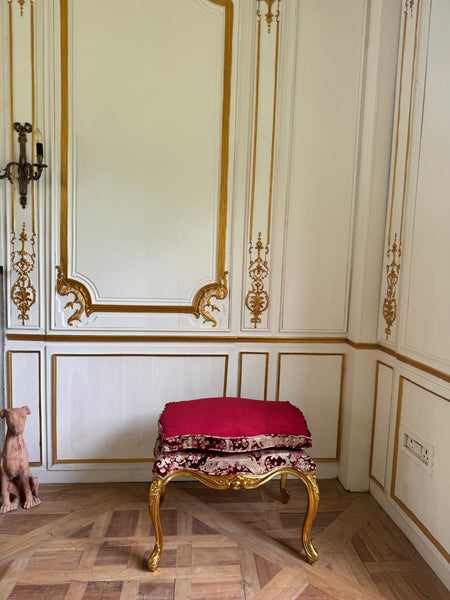 Louis XV dramatic tabouret~