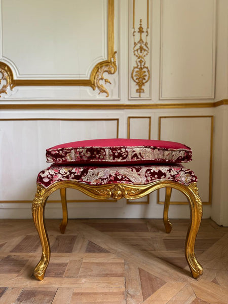 Louis XV dramatic tabouret~