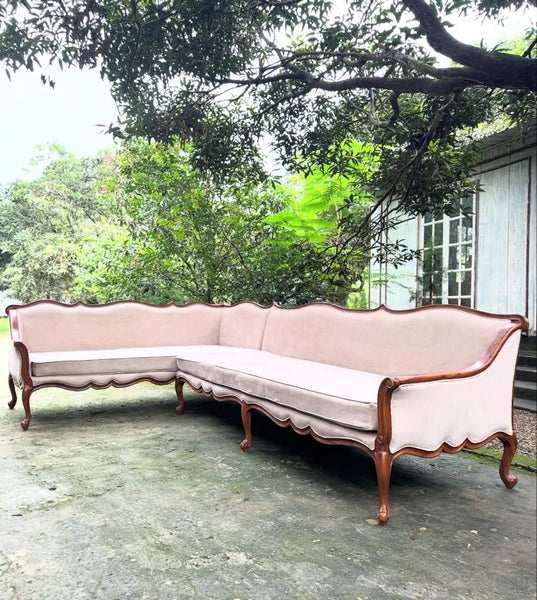 Louis XV Bergère for a perfect corner~