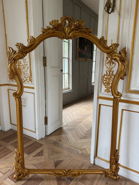 Elegant frame with a dramatic silhouette~