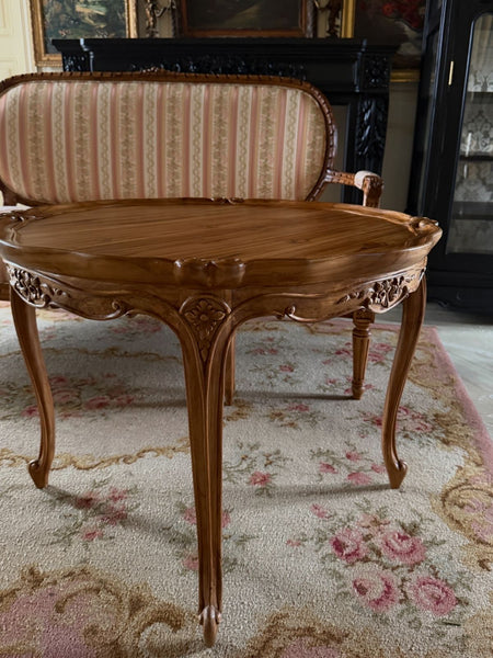 Louis XV sleek round centre table with a deep silhouette top~
