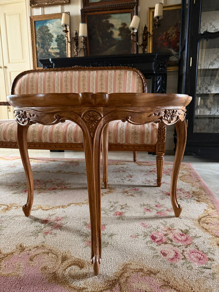 Louis XV sleek round centre table with a deep silhouette top~