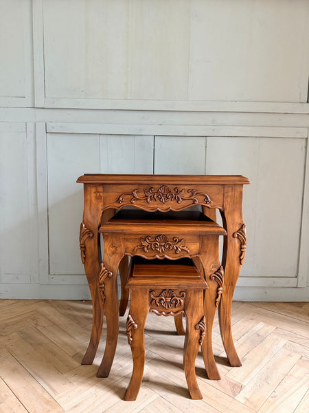 Nesting table with foliage~