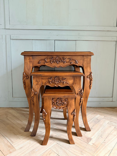 Nesting table with foliage~