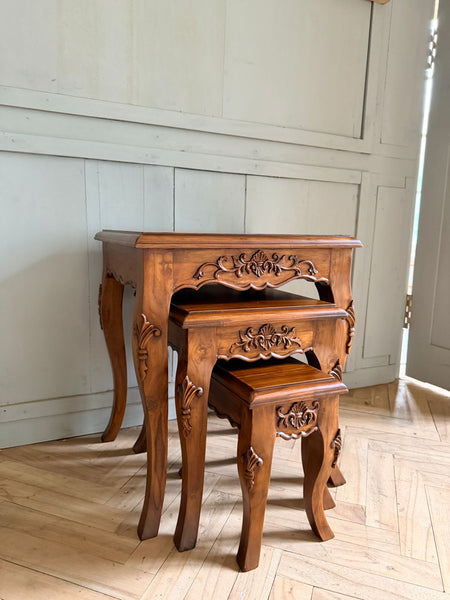 Nesting table with foliage~