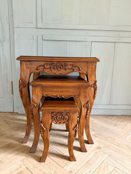 Nesting table with foliage~