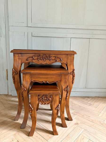 Nesting table with foliage~