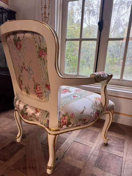 Classic Louis XV elegant fauteuil~