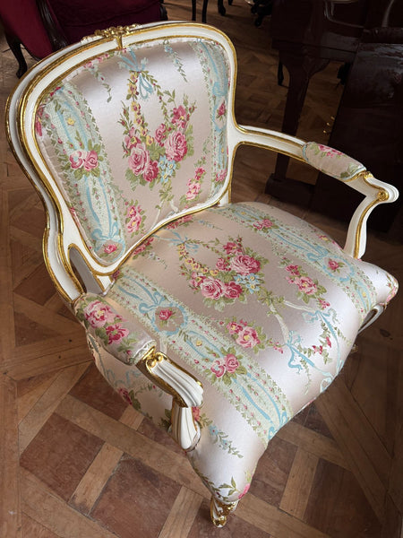 Classic Louis XV elegant fauteuil~