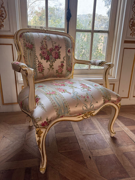 Classic Louis XV elegant fauteuil~