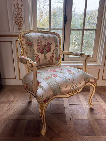 Classic Louis XV elegant fauteuil~