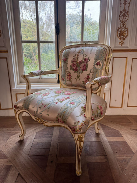 Classic Louis XV elegant fauteuil~