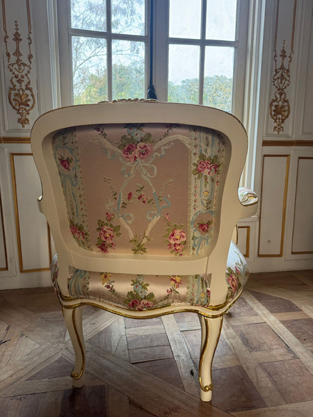 Classic Louis XV elegant fauteuil~