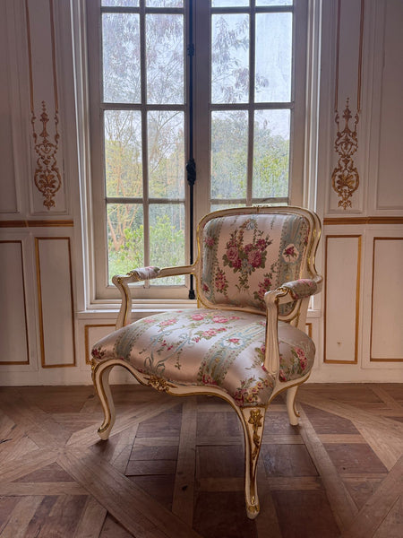 Classic Louis XV elegant fauteuil~