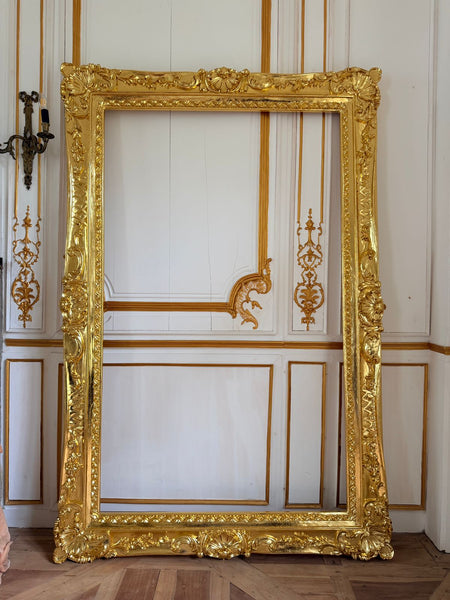 Louis XV elegant frame with deep cockles~