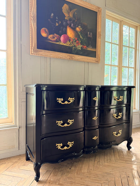 Louis XV commode with subtle silhouette in black~