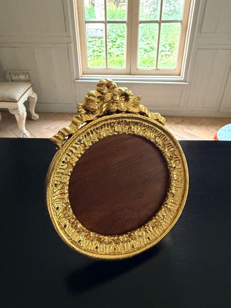 Louis XVI petite frame with unfurling bow~