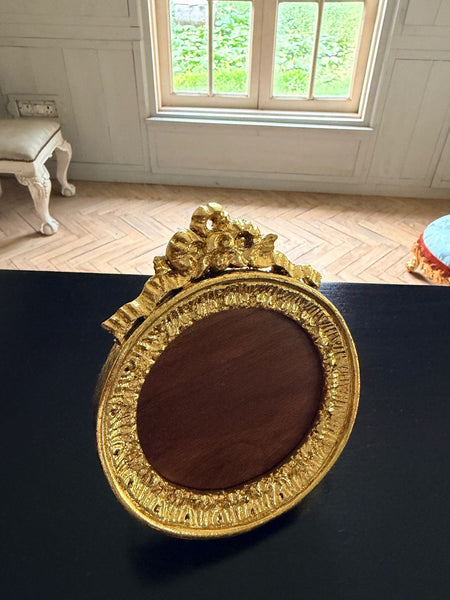 Louis XVI petite frame with unfurling bow~