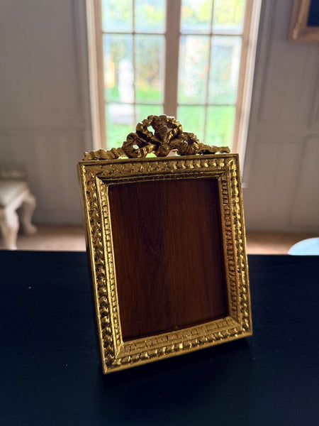 Louis XVI petite frame with stretched bow~