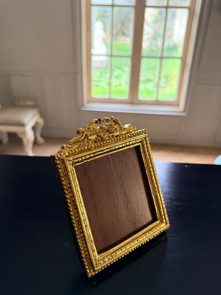 Louis XVI petite frame with scrolled cartouche~