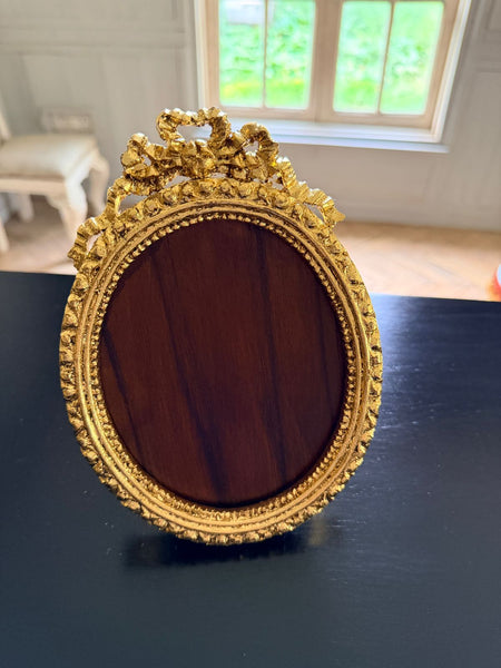 Louis XVI petite frame with unfurling delicate wreath~