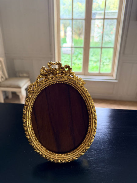Louis XVI petite frame with unfurling delicate wreath~