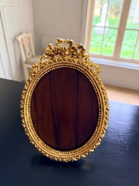 Louis XVI petite frame with unfurling delicate wreath~