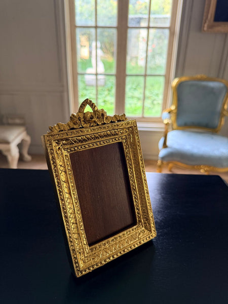 Louis XVI petite frame with ribbon swag~