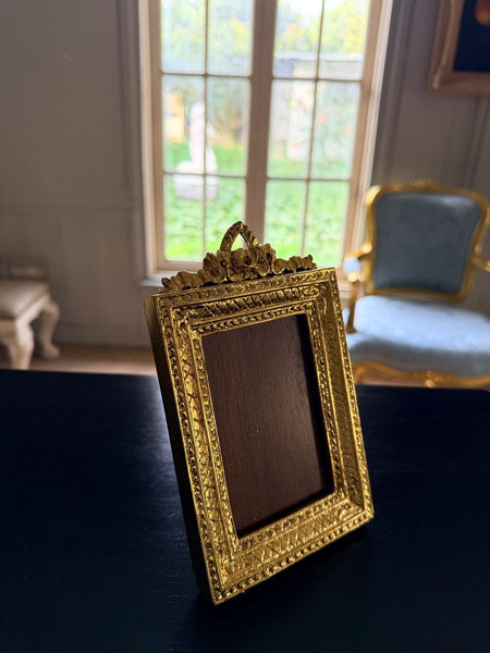 Louis XVI petite frame with ribbon swag~