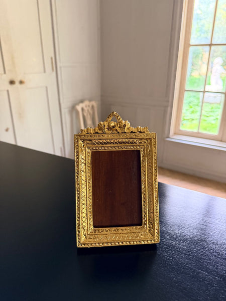 Louis XVI petite frame with ribbon swag~