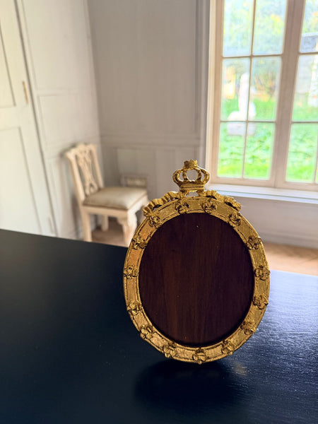 Louis XVI petite frame with a tiara~