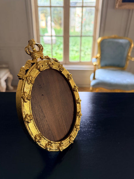 Louis XVI petite frame with a tiara~