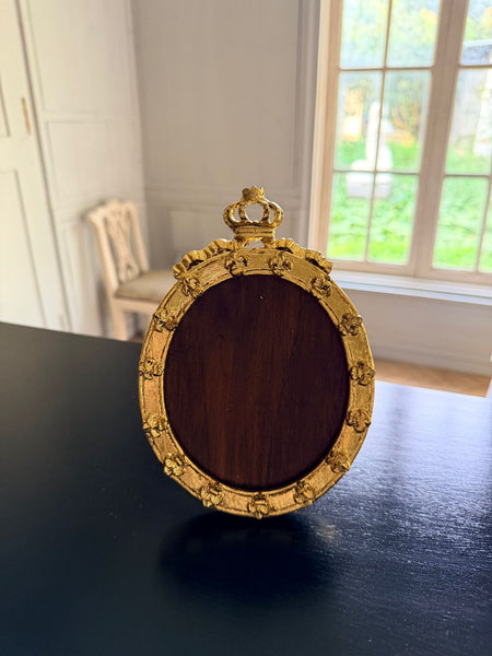 Louis XVI petite frame with a tiara~