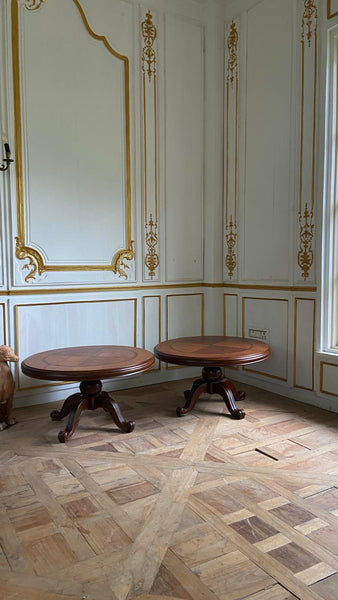 Petite Louis XV table~
