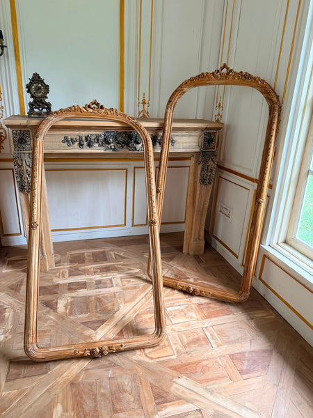 Louis XVI frame with unfurling ribbon in country style finish ~