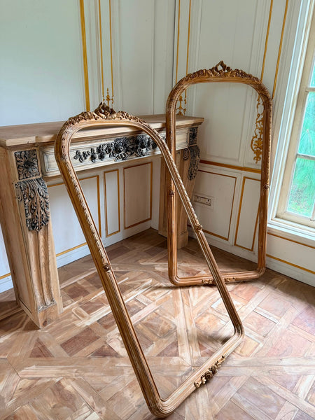 Louis XVI frame with unfurling ribbon in country style finish ~