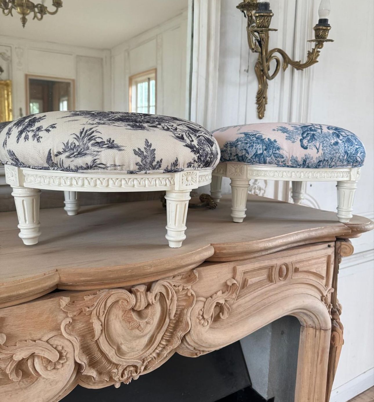 Petite Louis XV footstool~