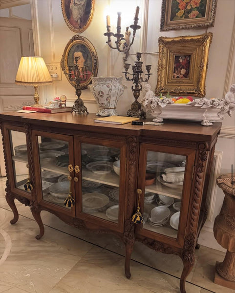 Louis XV Vitrine in classic walnut~