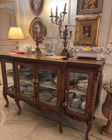 Louis XV Vitrine in classic walnut~