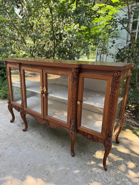 Louis XV Vitrine in classic walnut~