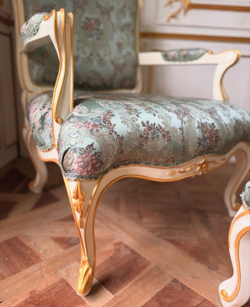 Classic Louis XV fauteuil and ottoman set~