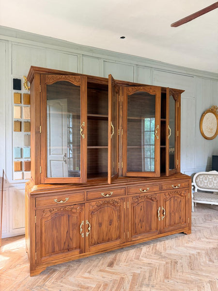 Classic Armoire for porcelain~
