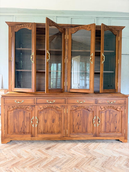 Classic Armoire for porcelain~