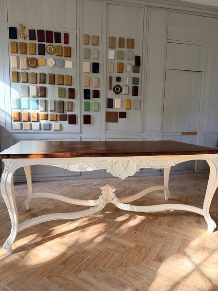 Louis XV dining table with naturalistic, voluptuous motifs