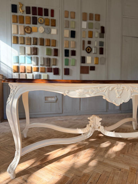 Louis XV dining table with naturalistic, voluptuous motifs