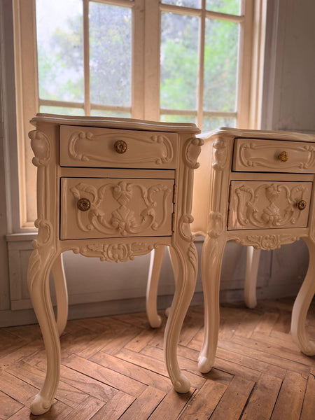 Nightstand / side tables of extraordinary brilliance inspired by Louis XV