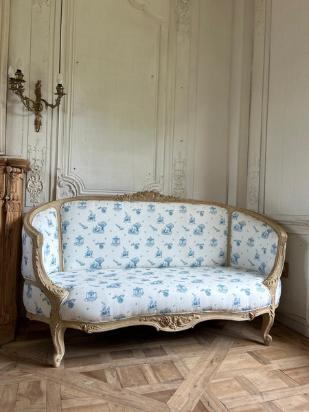 Country style Petite Louis XV Sofa~